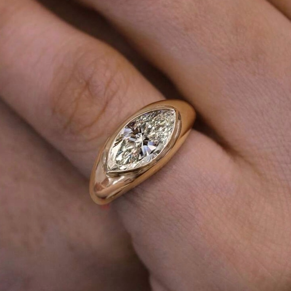 18K Gold Plated Minimalist Vintage Style Women's Ring - Picture 4 of 10